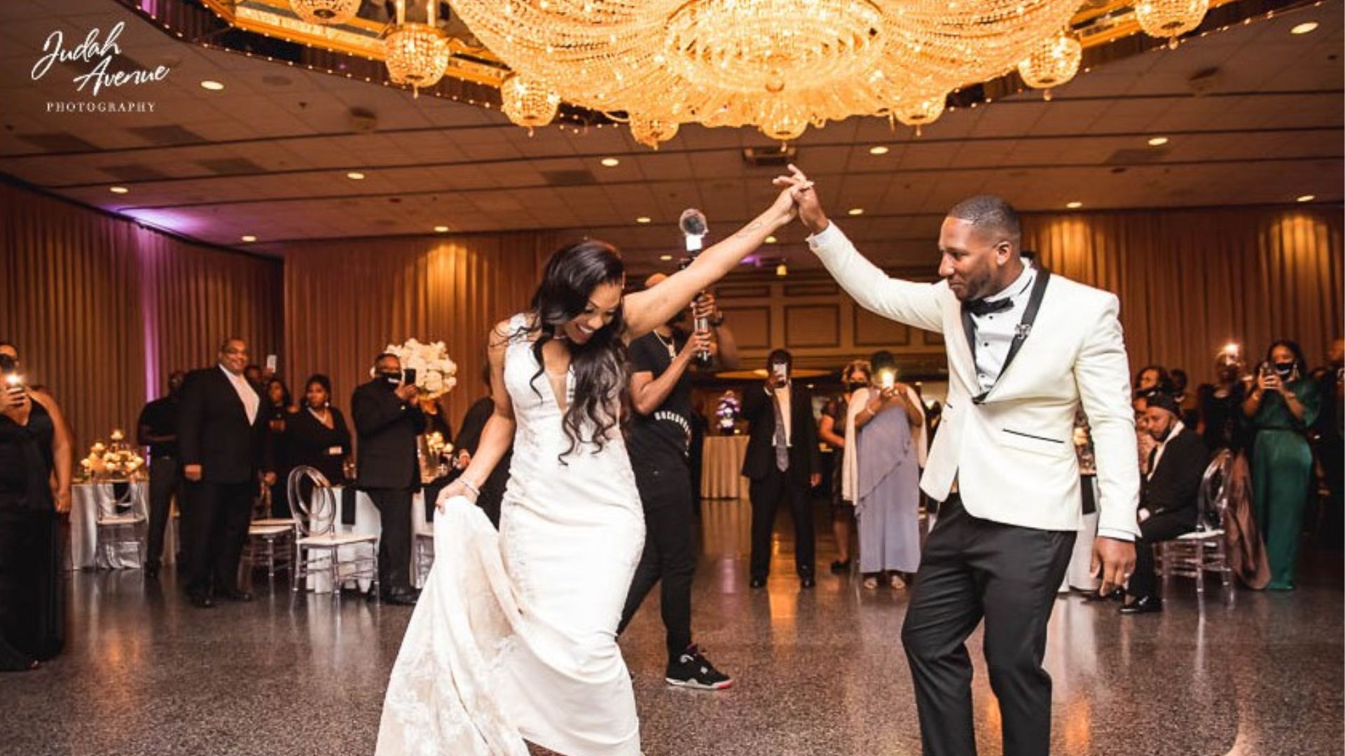 Wedding couple first dance.